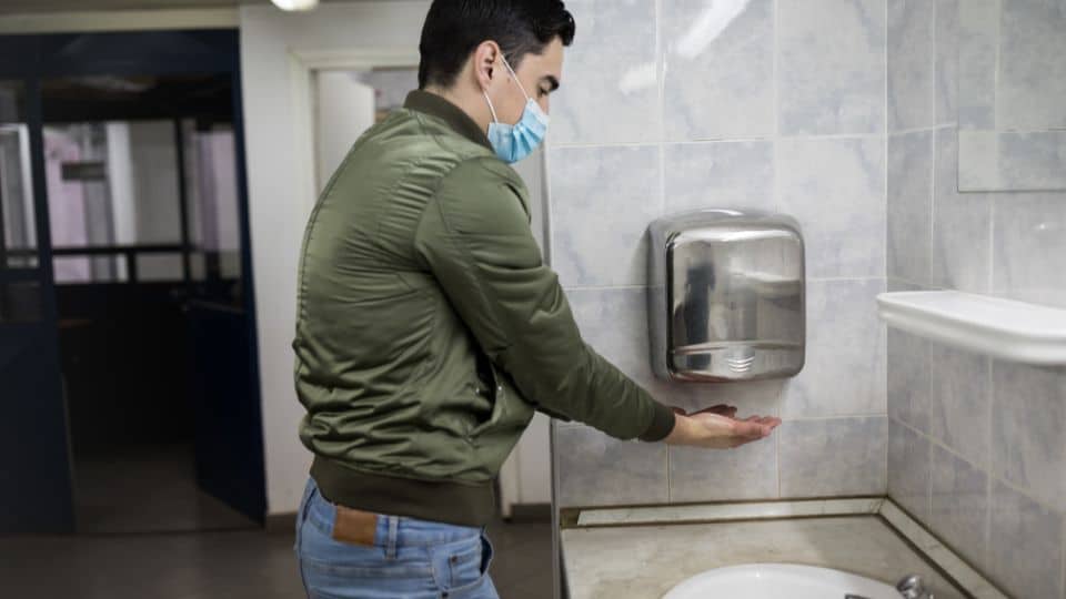 החשיבות של היגיינת ידיים: טיפים לשטיפת ידיים יעילה
