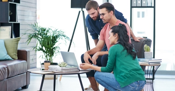 נעים מאוד, קידום ממומן