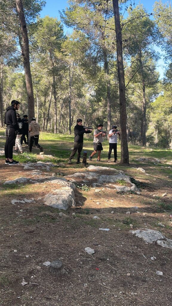 1. פינטבול – קרב אדרנלין לכל המשפחה
