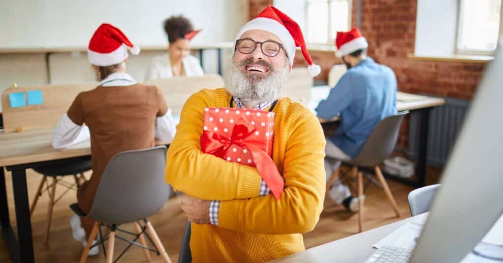 למה כדאי לשלוח מתנות לעובדים?